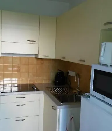 T1 Fermee Avec Piscine Appartement *