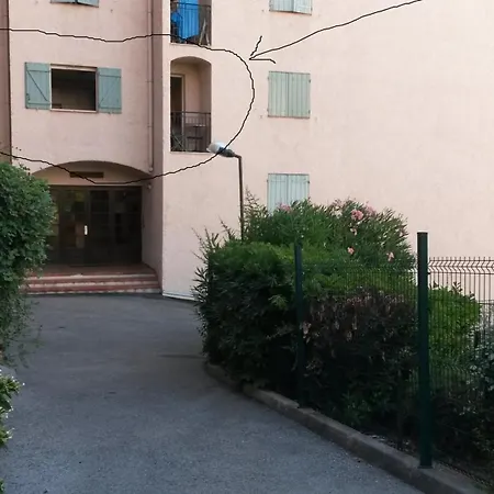 Appartement T1 Fermee Avec Piscine *